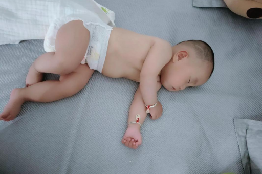 阳泉宝宝夏天要穿袜子吗